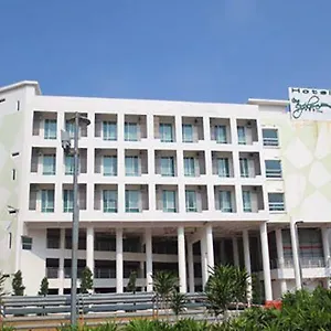  Hotel The Explorer